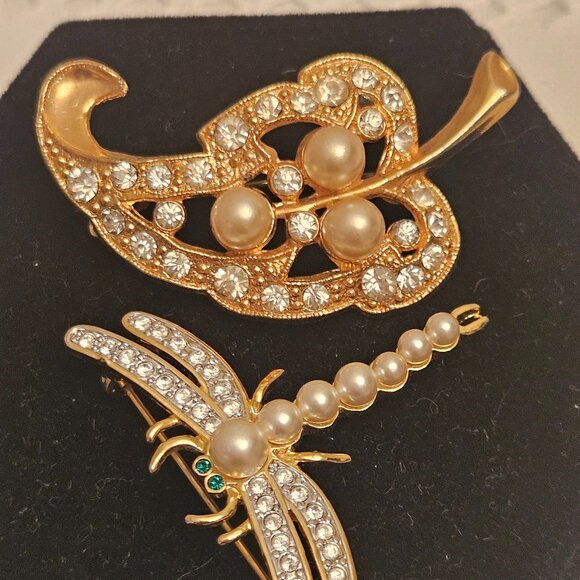 Set of Two Vintage Faux Pearl Pins - Picture 3 of 8